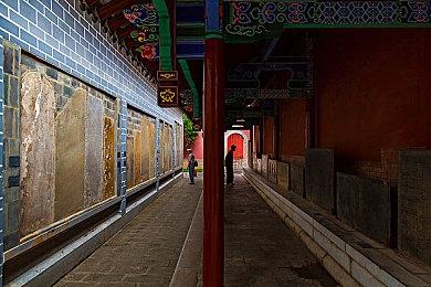 逃脱恐怖游戏《Shadow Corridor 2 雨之四葩》中文版 确定于2025年8月28日上市！